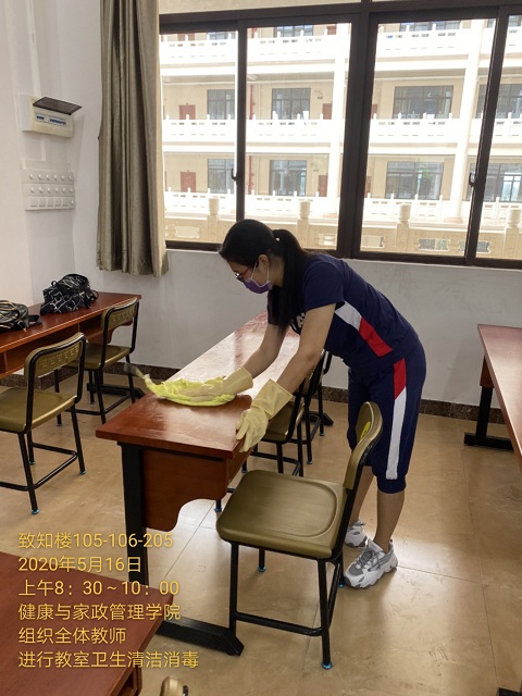 9桌面擦拭消毒.jpg